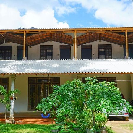 Miracle Home Stay Dambulla Esterno foto